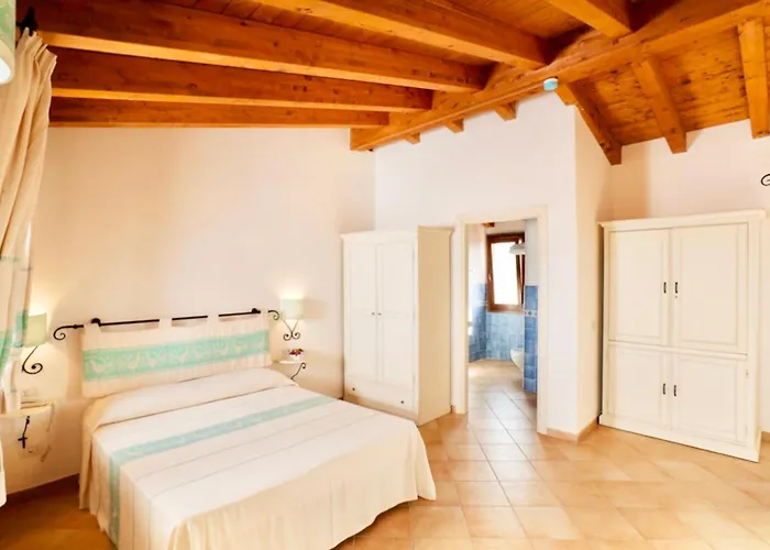 Isa-residence With Swimming-pool In Vignola Mare, With Air Conditioning And Private Outdoor Area Hotel apartamentowy Vignola Mare